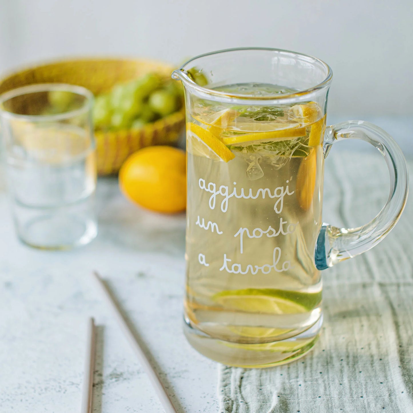 Brocca in vetro "Aggiungi un posto a tavola"